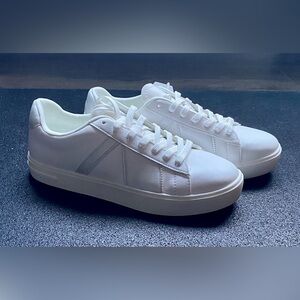 NWT Time and Tru Women’s White Sneakers